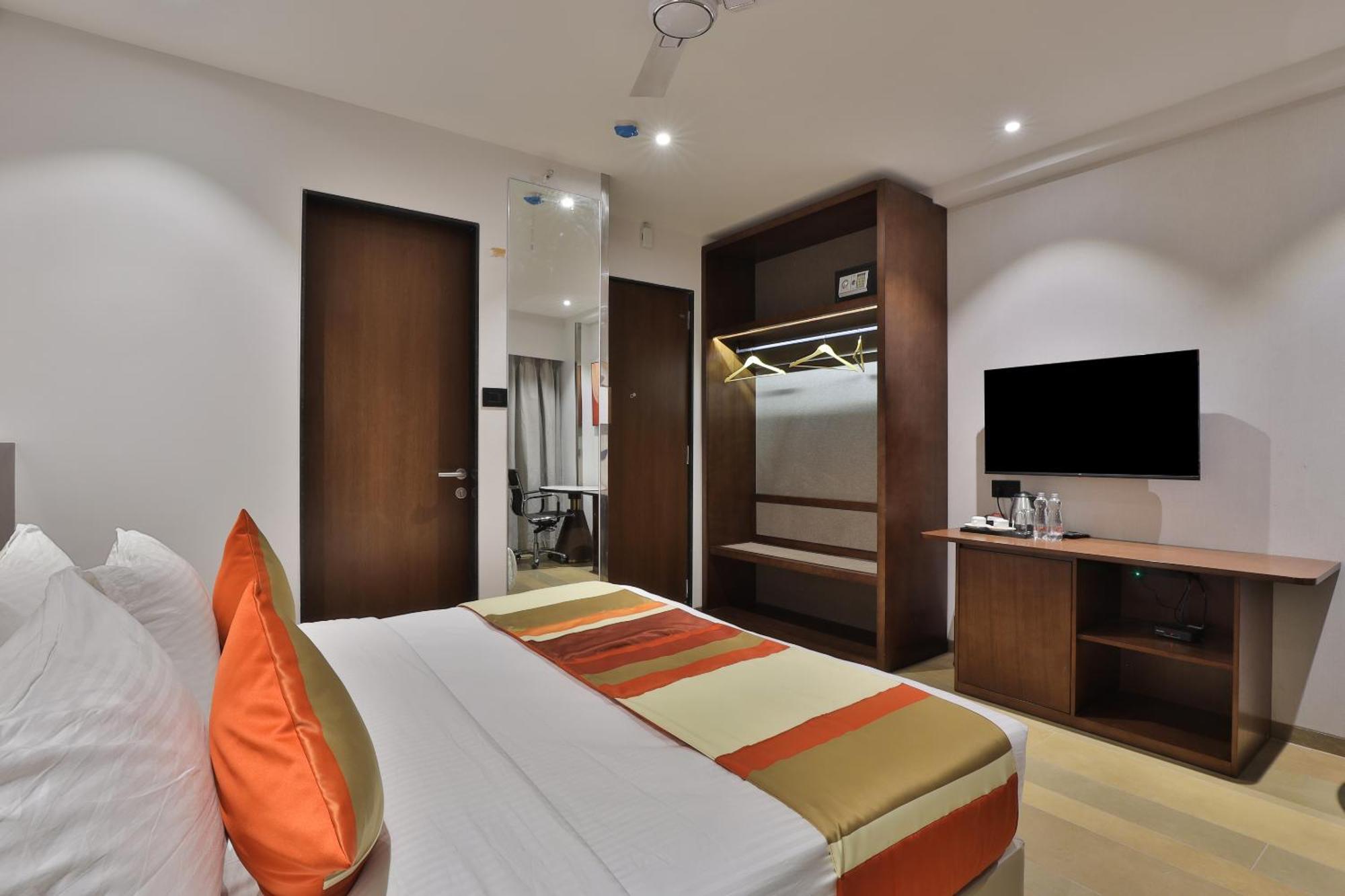 Hotel Elements 苏拉特 外观 照片