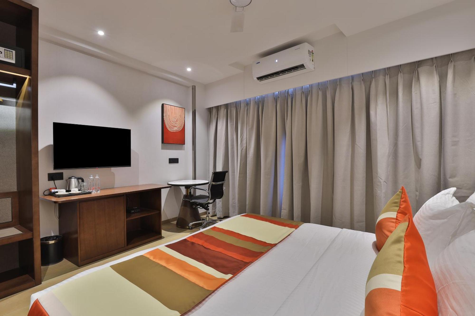 Hotel Elements 苏拉特 外观 照片